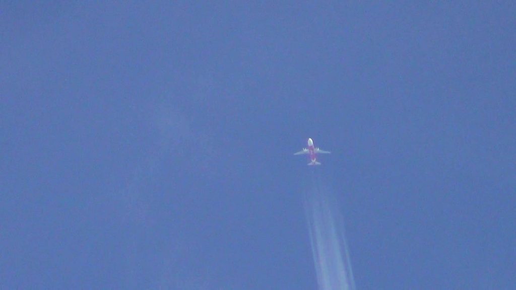 ケムトレイル散布を途中で止める飛行機 The plane quit spraying Chemtrail in flight