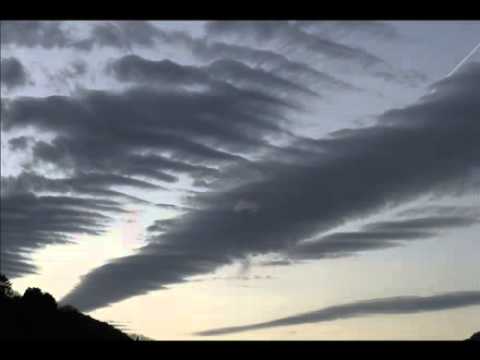 【ケムトレイル 資料室】(09.12.15) 寒波前の大散布と人工的な“波状雲”