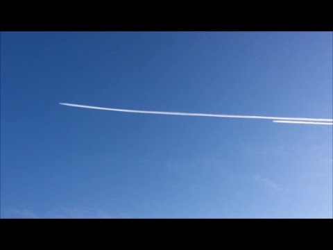 土浦市上空を通過する3機の飛行機雲❣ コリアン A380 アトラス B747 ユナイテッド B747 貴重な映像 nrt hhh