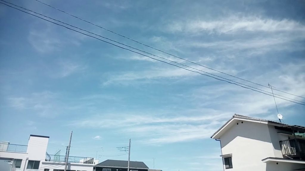 梅雨明け、夏空に広がる見事なケムトレイル雲！2018.6.30