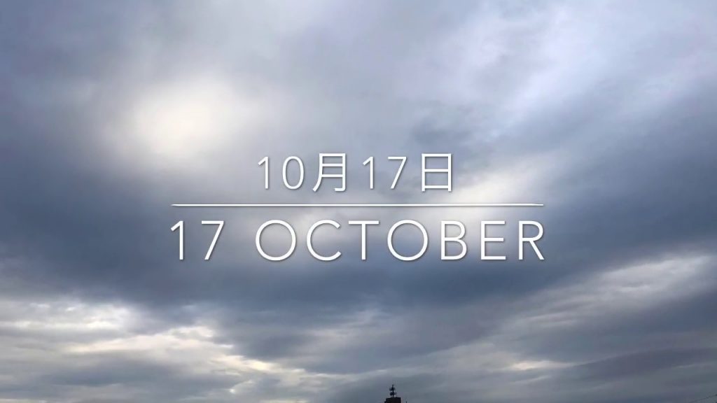 10月17日の空　ケムトレイル雲で覆われた1日でした。曇りの日でもケムトレイルは散布されています。