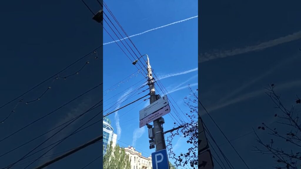 たった今、絶賛ケムトレイル散布中 #ロシア #volgograd #shorts