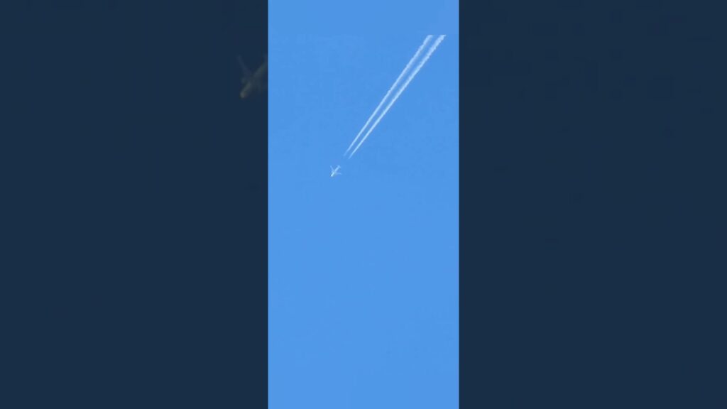 Contrail Cruising