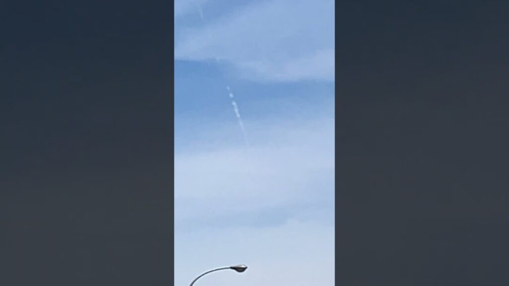 見上げればいつも、頭上にケムトレイル