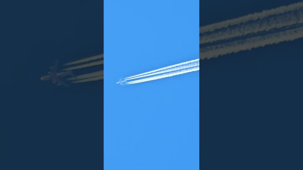 what is it jet exhaust or chemtrails? #geoengineering #weathermodification #jetexhaust #chemtrails