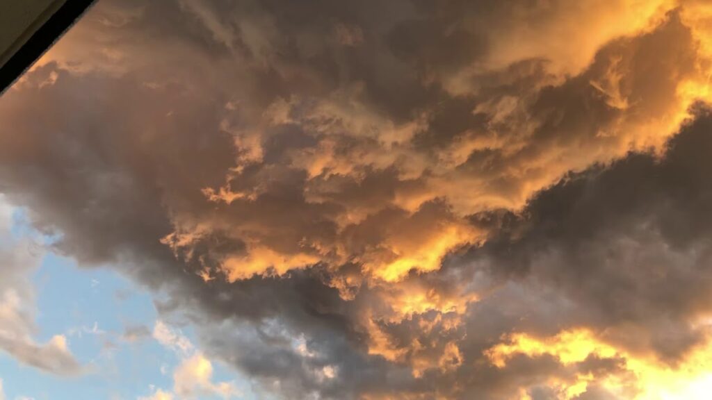 夕方のケムトレイル