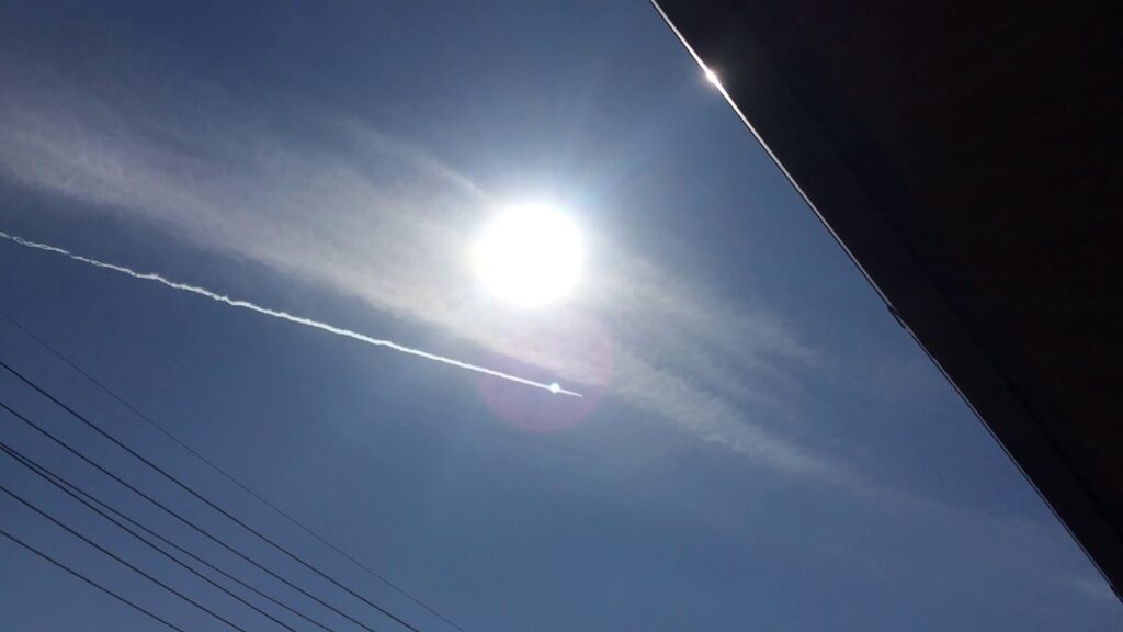 ケムトレイル？地震雲？飛行機雲？