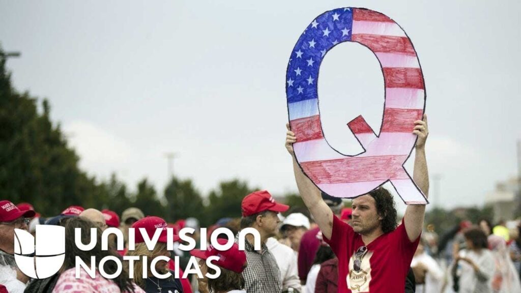 Quiénes son ‘Q’ y por qué empezaron a aparecer en mítines de campaña de Trump