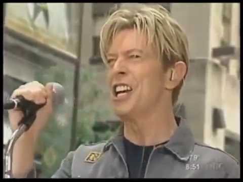 David Bowie – Modern Love (LIVE) (Rockefeller Plaza | New York City)