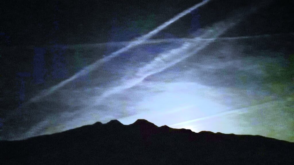 #Snapshot 🎶✈️📸 #chemtrails #wheathermodification