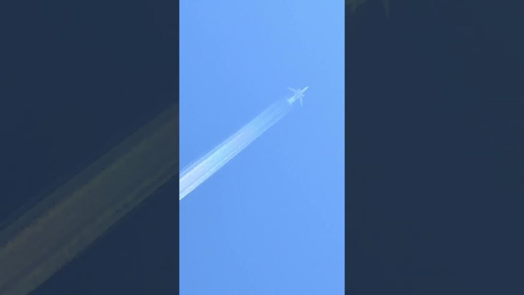 Is this normal? #chemicalengineering #chemtrails #aviation #subscribe #shorts